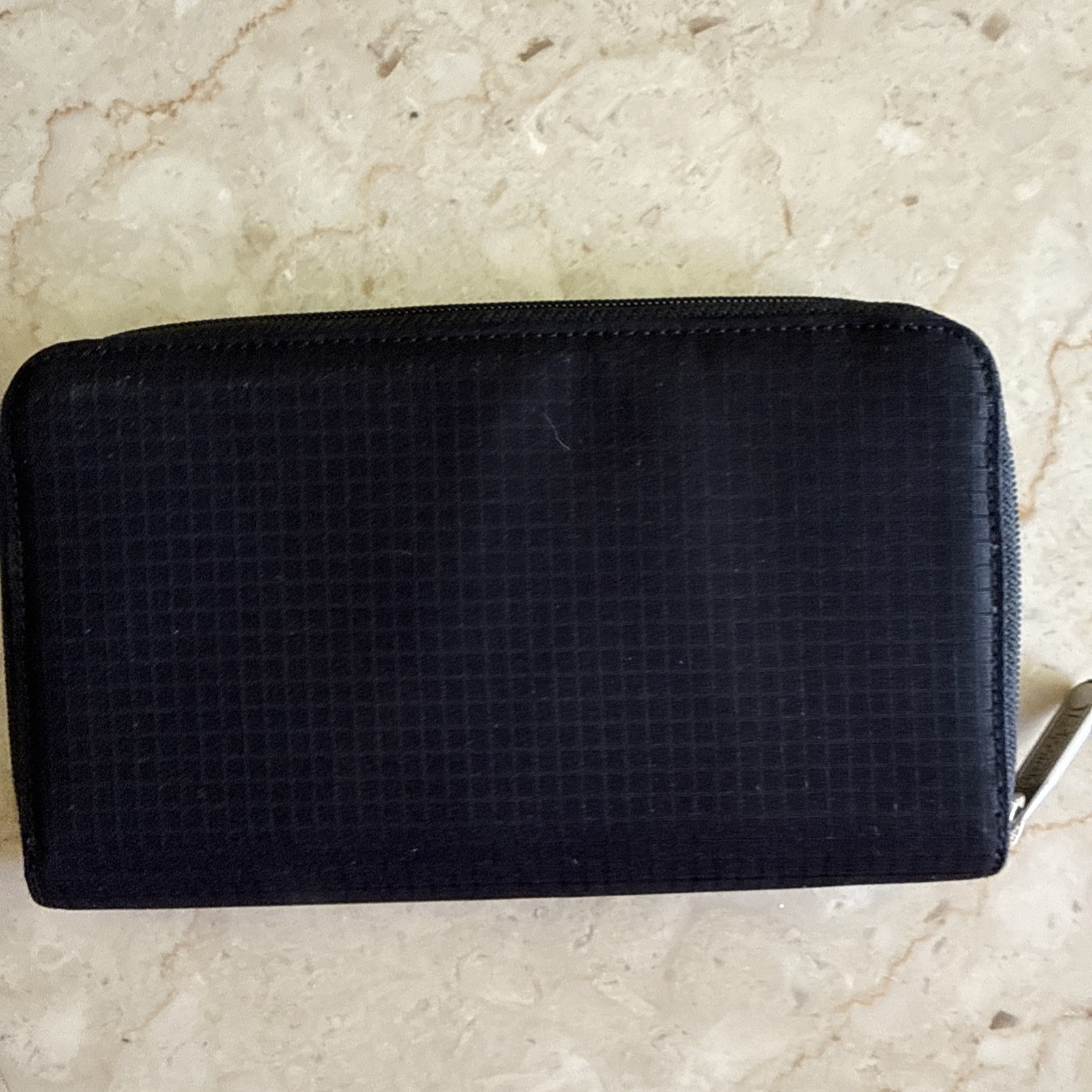 EUC LeSportsac ZIP AROUND ORGANIZER WALLET Black