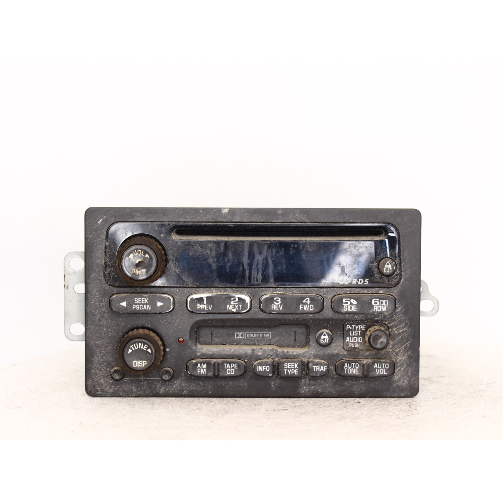 2002 Chevrolet Trailblazer AM-FM-Cassete Radio Part Number - 638-01443 ( Used )