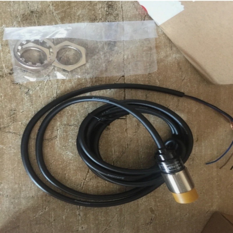 1PCS Autonics PRE18-8DN proximity switch