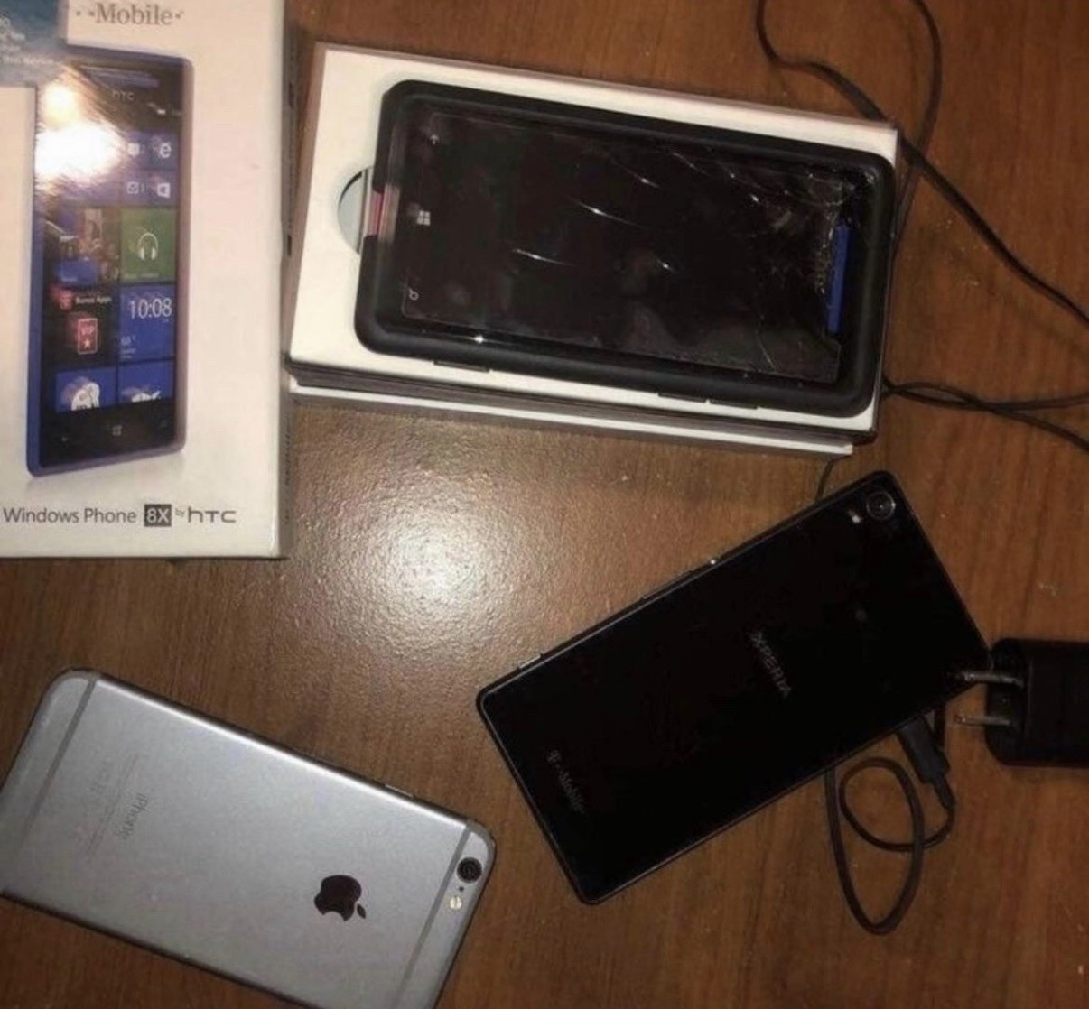 Apple Iphone, Ipad, Htc & extras  (bundle)