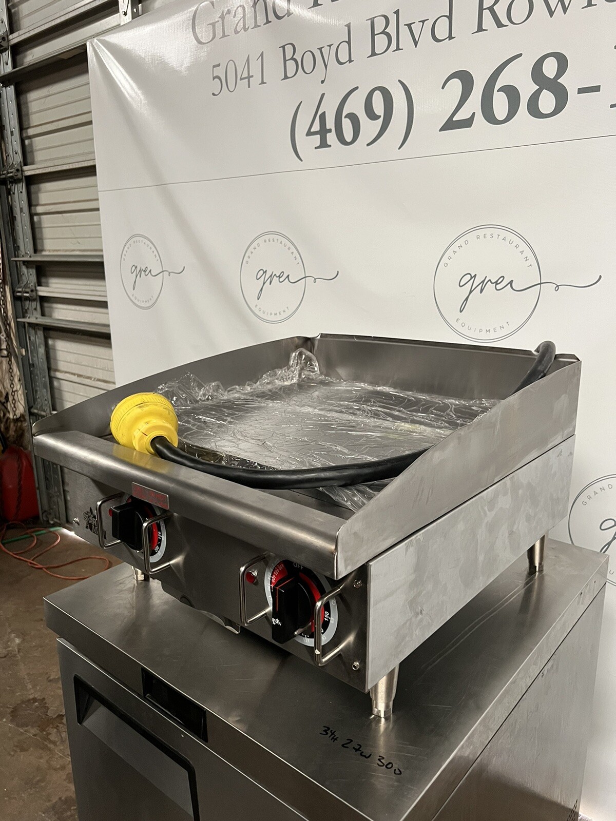 Star Max 24” Electric griddle. Thermostatic Control