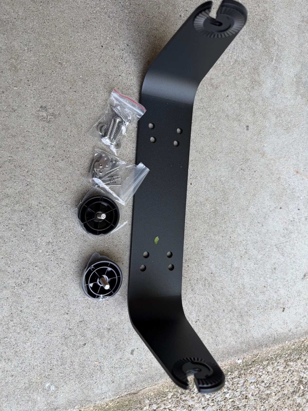 Garmin Bail Mount and Knobs for GPSMAP 12x3 Series