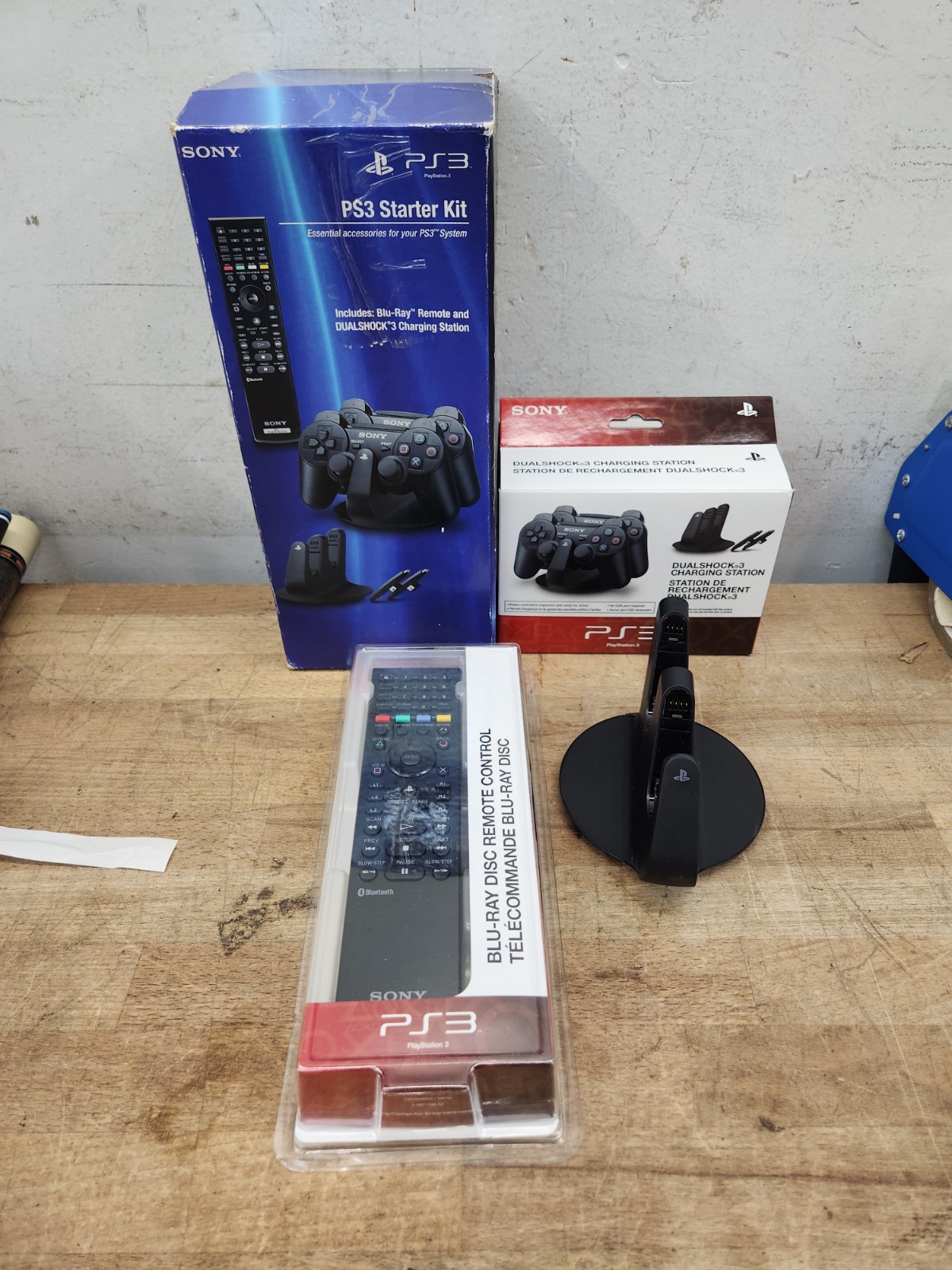 Sony Playstation 3 Starter Kit (Blu-ray Remote & Charging Station)