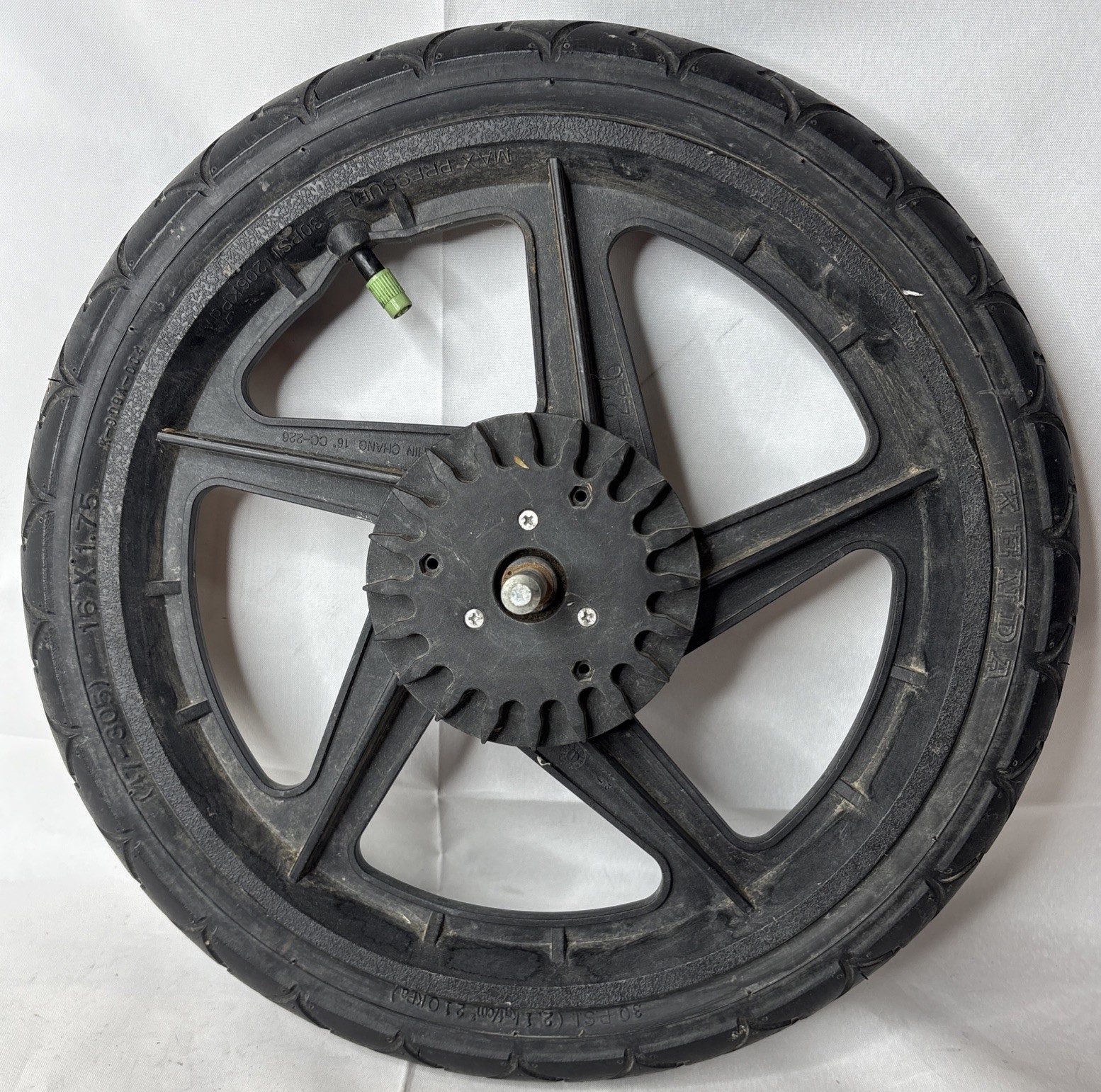 BOB Revolution Rear Right Wheel Rim + Kenda Tire 16”, CC-226 16x1.75