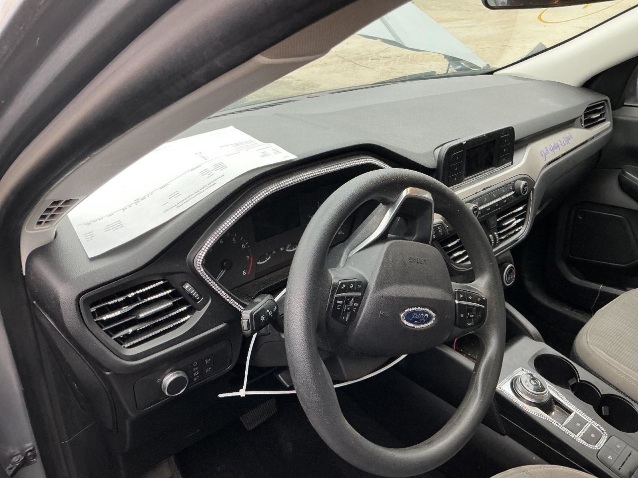 ESCAPE 2021 Glove Box 4924414
