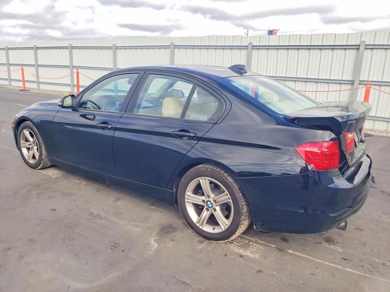 320I 2014 Glove Box 4994309