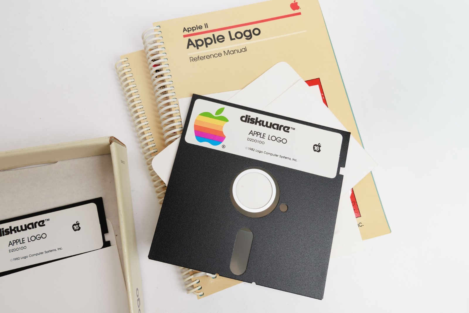 Vintage Apple Logo Diskware D2D0100 5.25” Floppy Disk Software w Manuals & Box