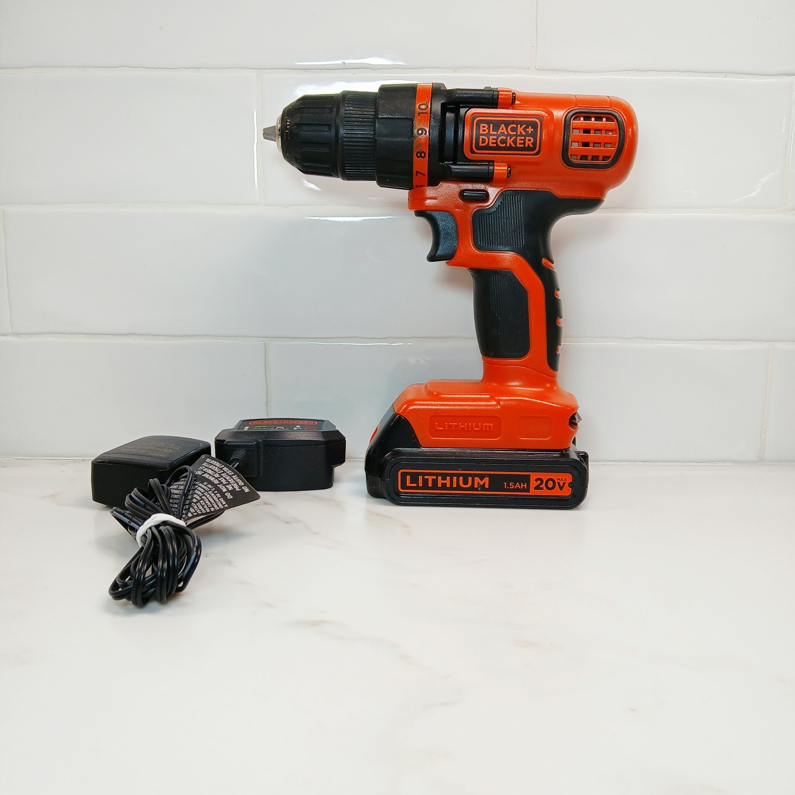 Black + Decker 20V Cordless Drill/Driver - LDX120 + 1.5AH Battery & Charger NICE