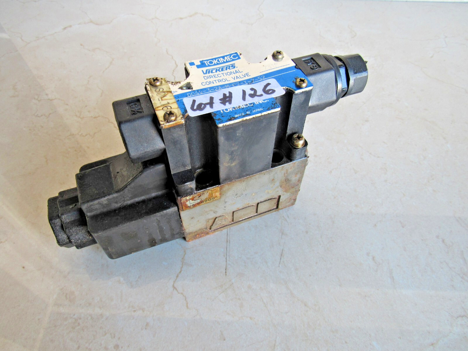 Tokimec Vickers DG4V-3-2A-M-P2-T-7-52 Lot # 126 Listed by Mike