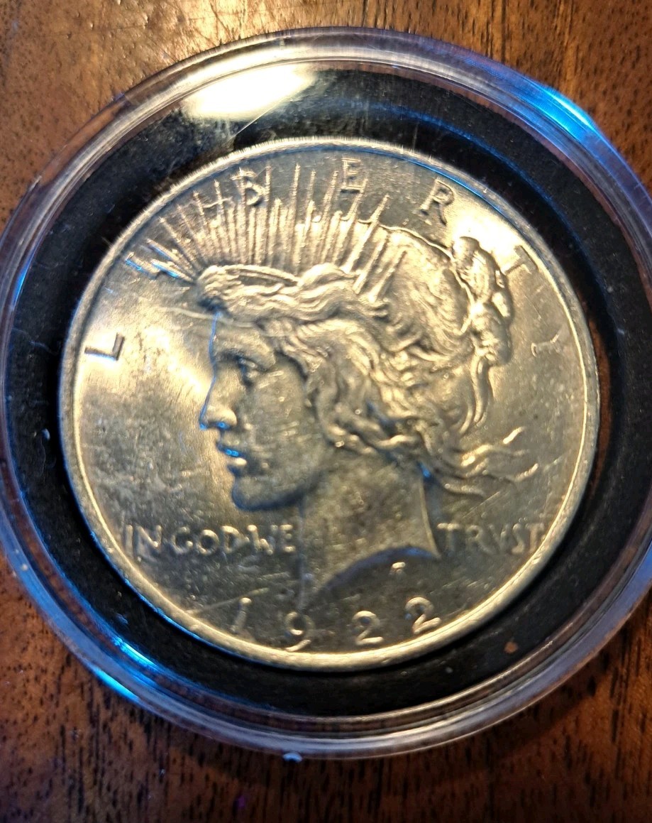 1922 Peace Dollar With  Capsule Lightly Circulated
