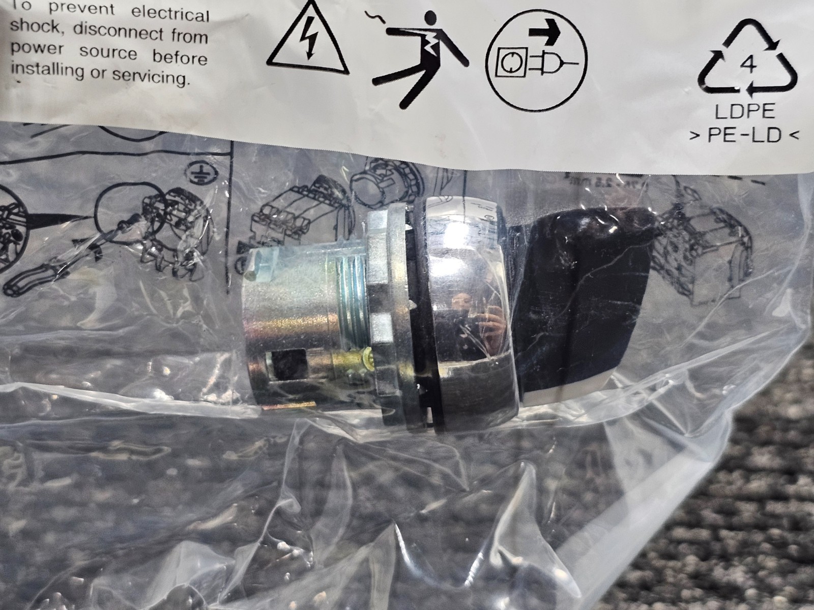 Sprecher & Schuh D7M-SB32 Spring Return Selector Switch Black Replacement