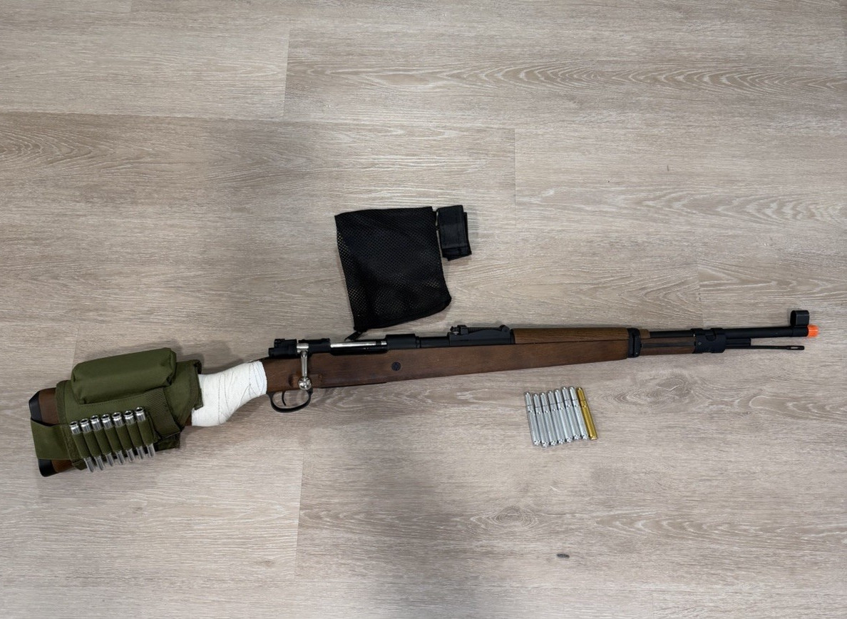 Double Bell Kar98K Gas Shell Ejecting Airsoft Rifle Real Wood 15 Shells