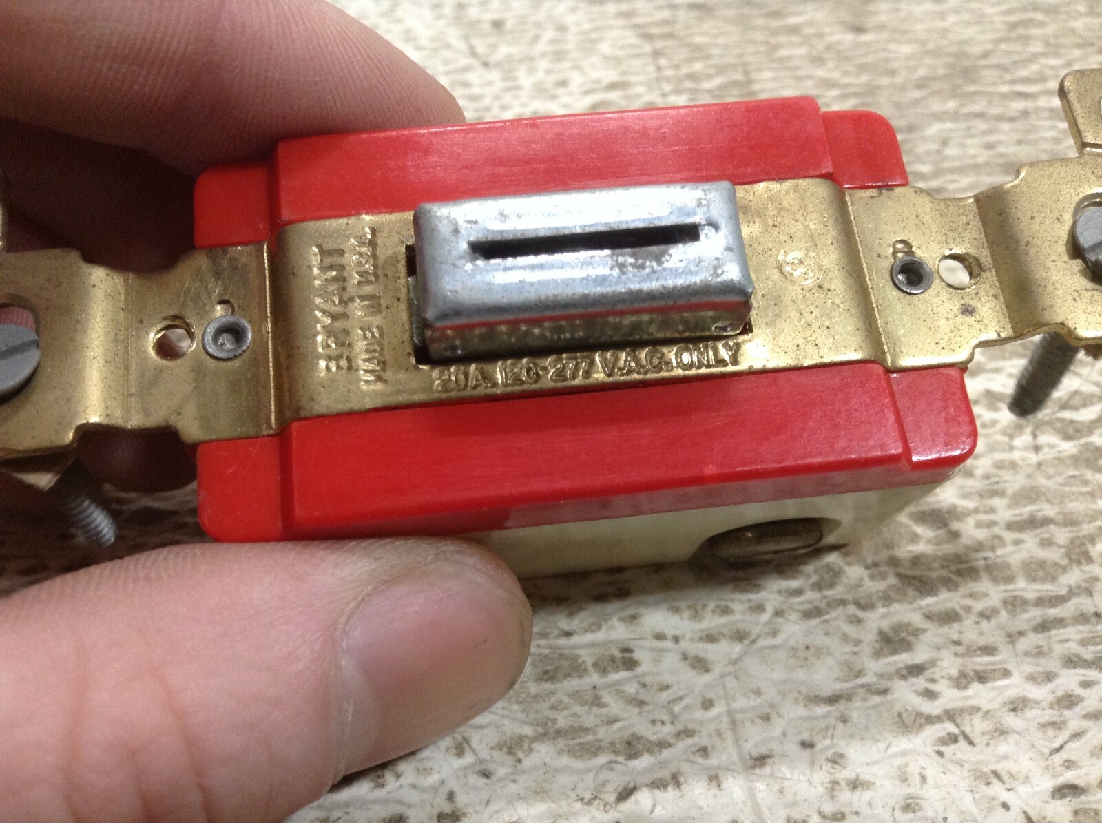 Bryant Key Toggle Switch 20/10 Amp 120/277 VAC Red (TB)