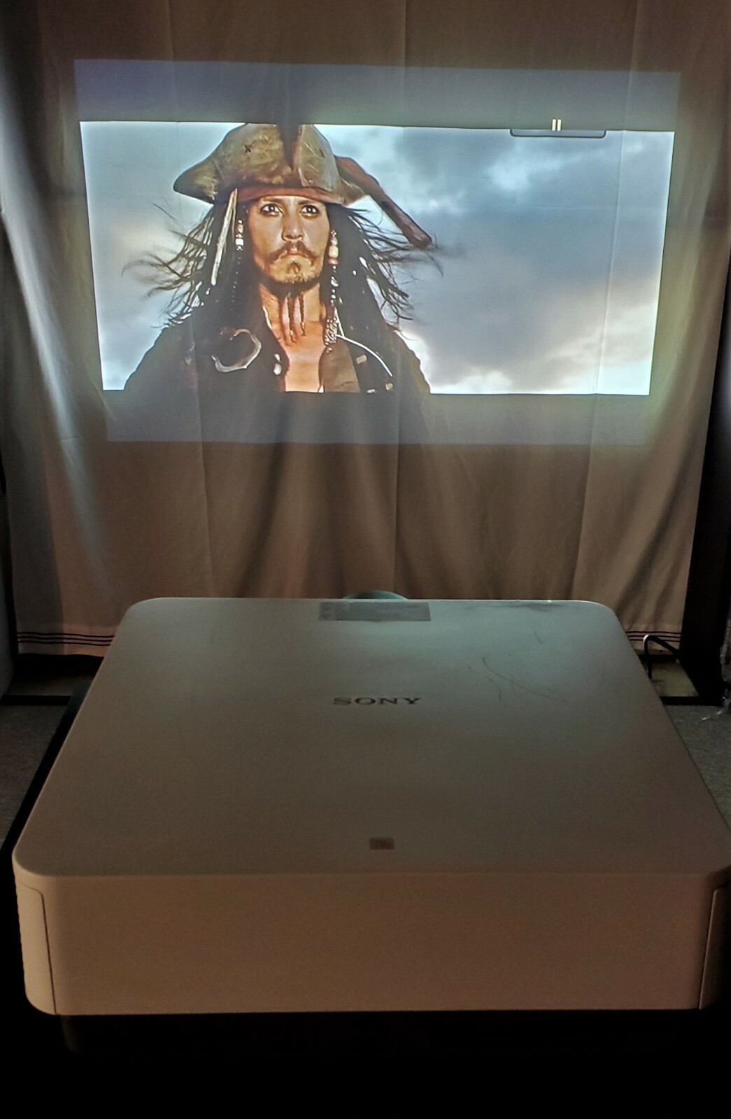 SONY VPL-FH500 WUXGA PROJECTOR w/ REMOTE CONTROL, LENS COVER. ONLY 285 LAMP HRS!