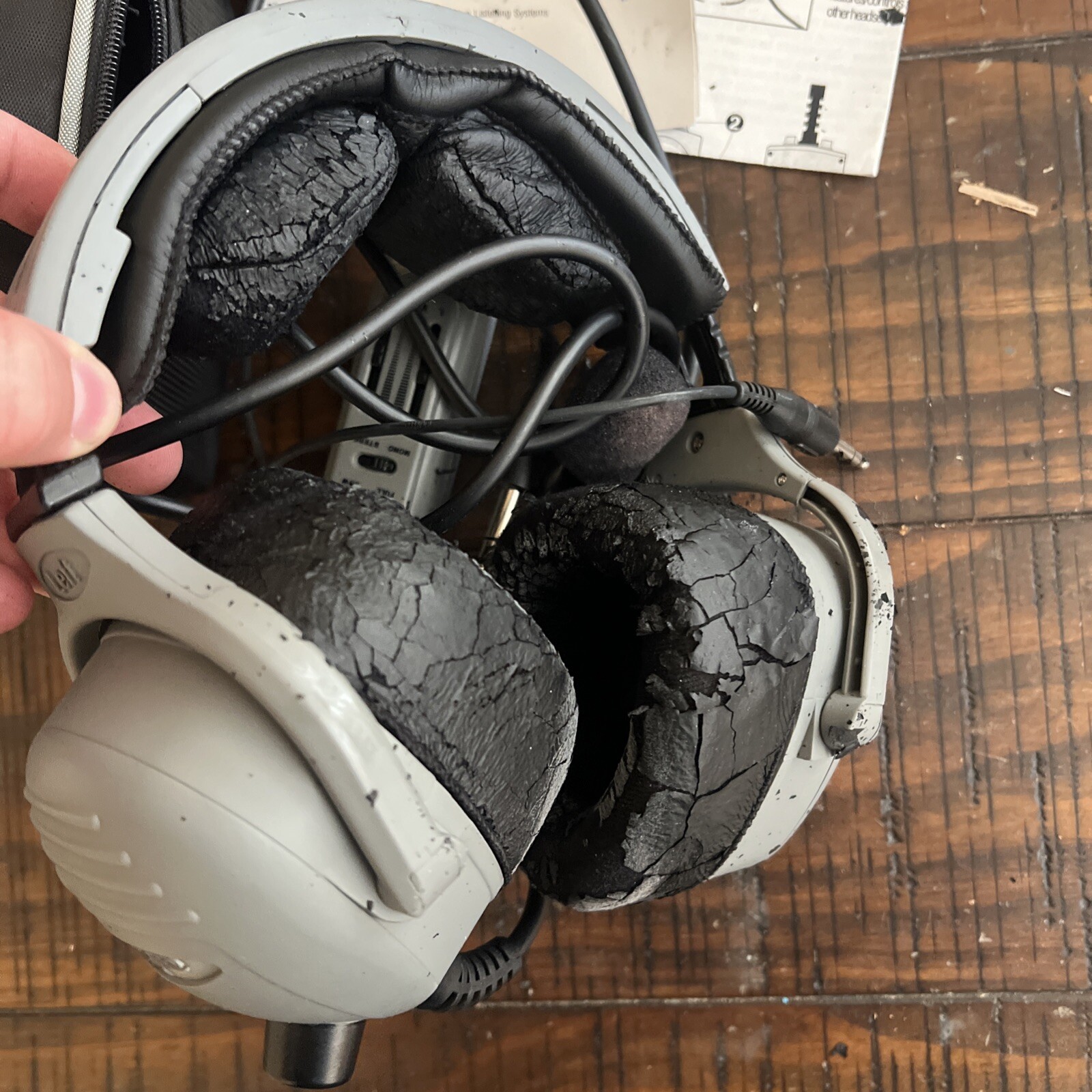 LightSpeed 20K Aviation Headphones with Carrying Case Read