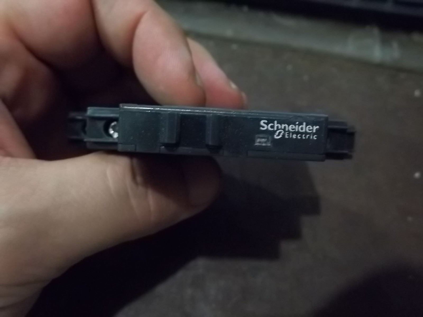 NIB SCHNEIDER SSM1D26BD SOLID STATE RELAY (WL52-2)