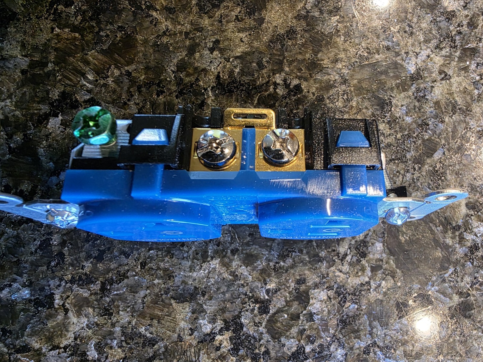 HUBBEL BR20C2BL DUPLEX RECEPTACLES