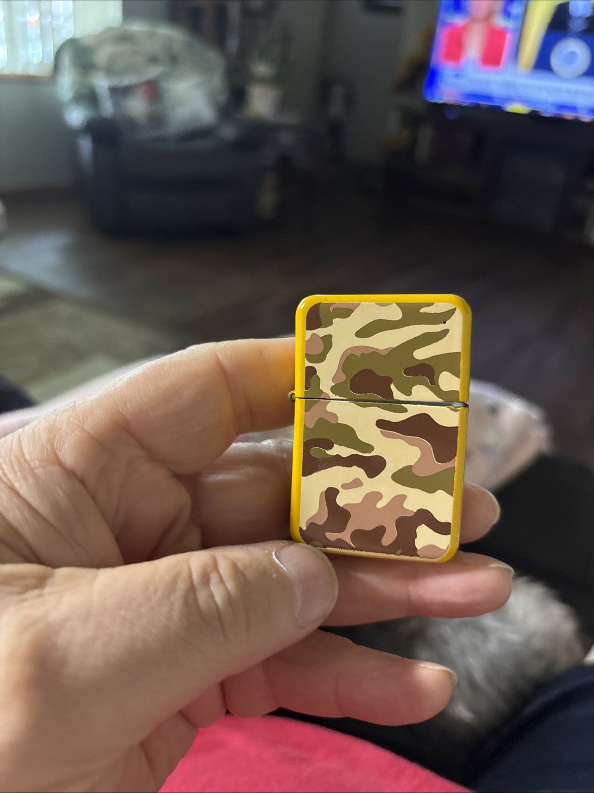 WINDPROOF Lighter YELLOW/GREEN/BROWN Camo Themed Brand New Unused