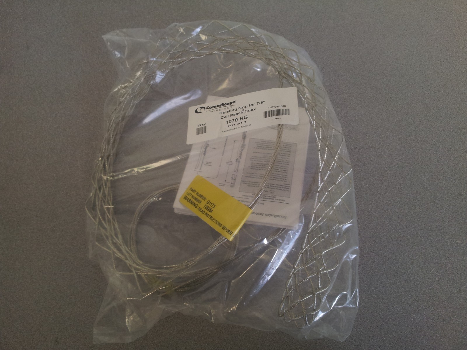 New in Sealed Bag CommScope 1070HG Hoisting Grip For 7/8" Coax