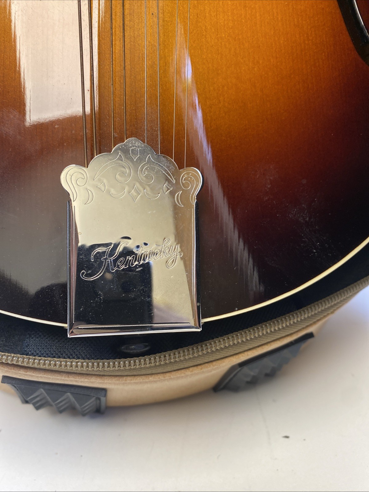 Kentucky KM140 Mandolin With Case - Saga Musical Instruments