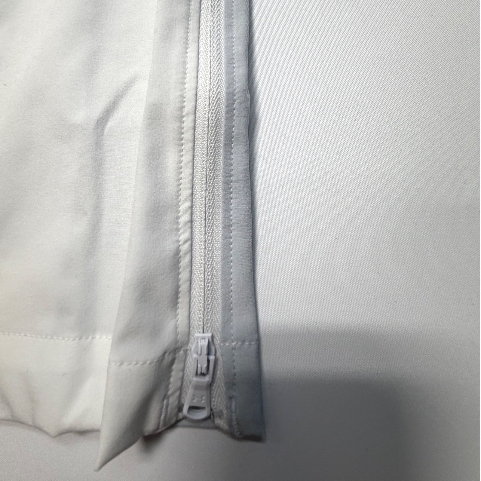 Under Armour White Gray 1/4 Zip Performance Golf Top Mens Medium