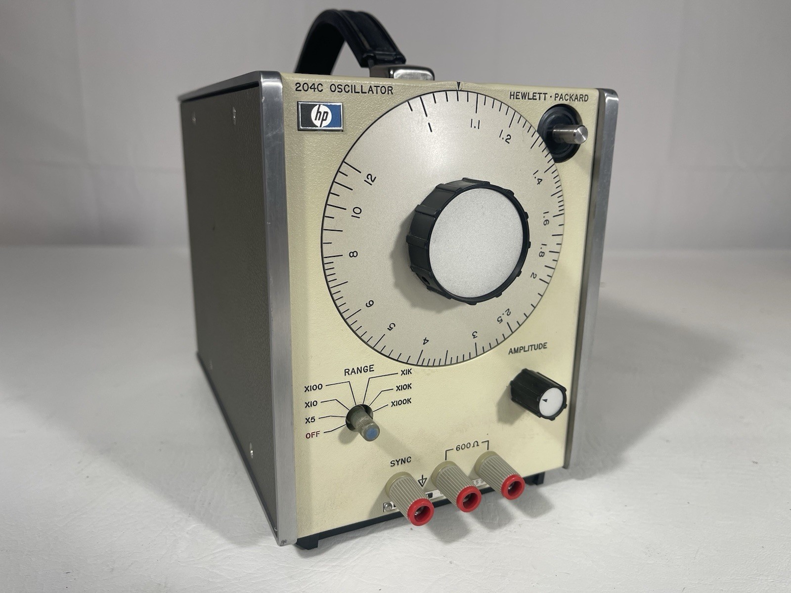HP Hewlett Packard 204C Oscillator 5Hz-1.2MHz Untested Clean! *Read*