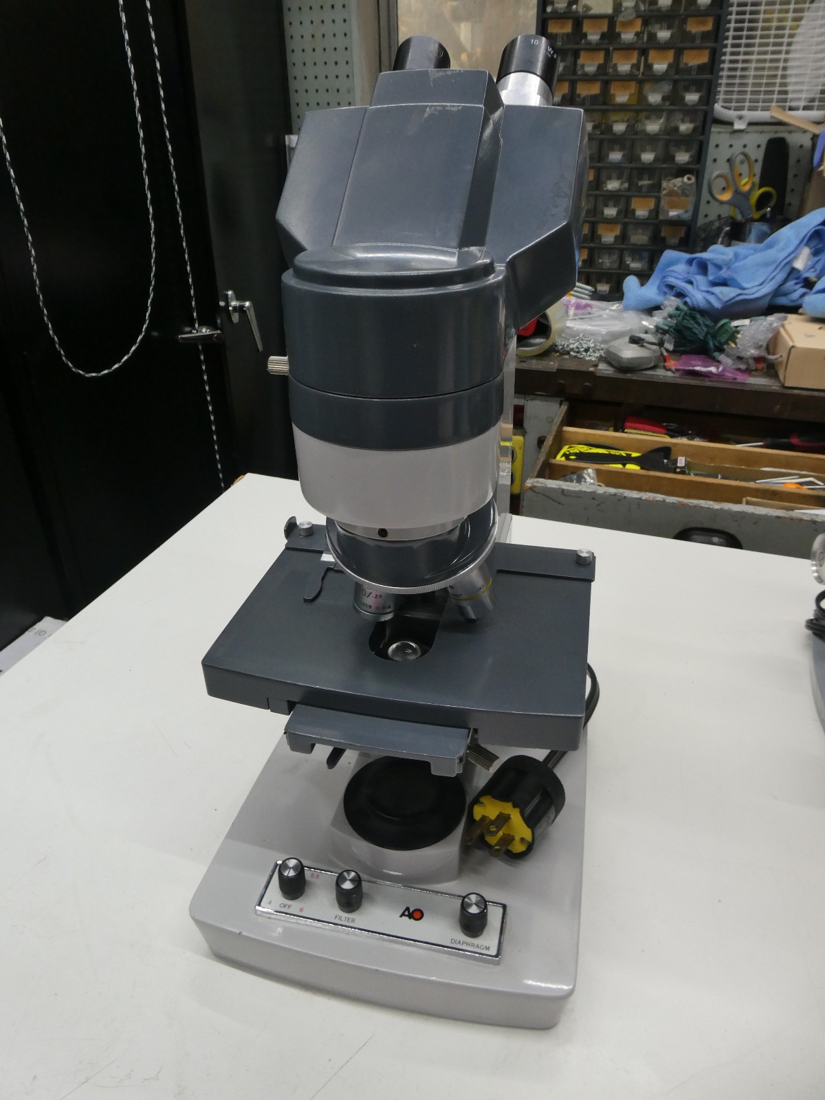 🍀 WORKS AO American Optical Microstar One-Ten Microscope w Objectivs NEEDS BULB