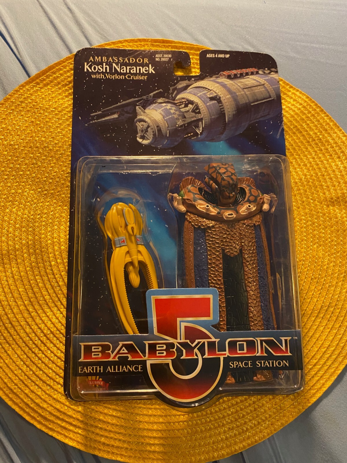 Babylon 5 Ambassador Kosh Naranek with Vorlon Cruiser