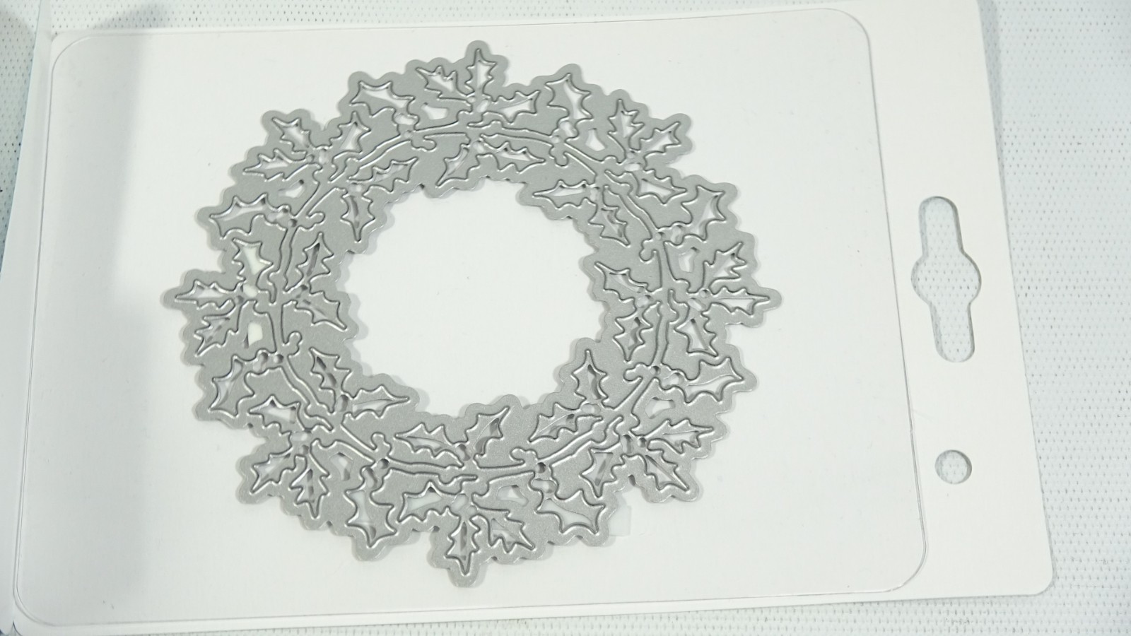 Tonic Studios Rococo Christmas Holly Bouquet Die 1383e