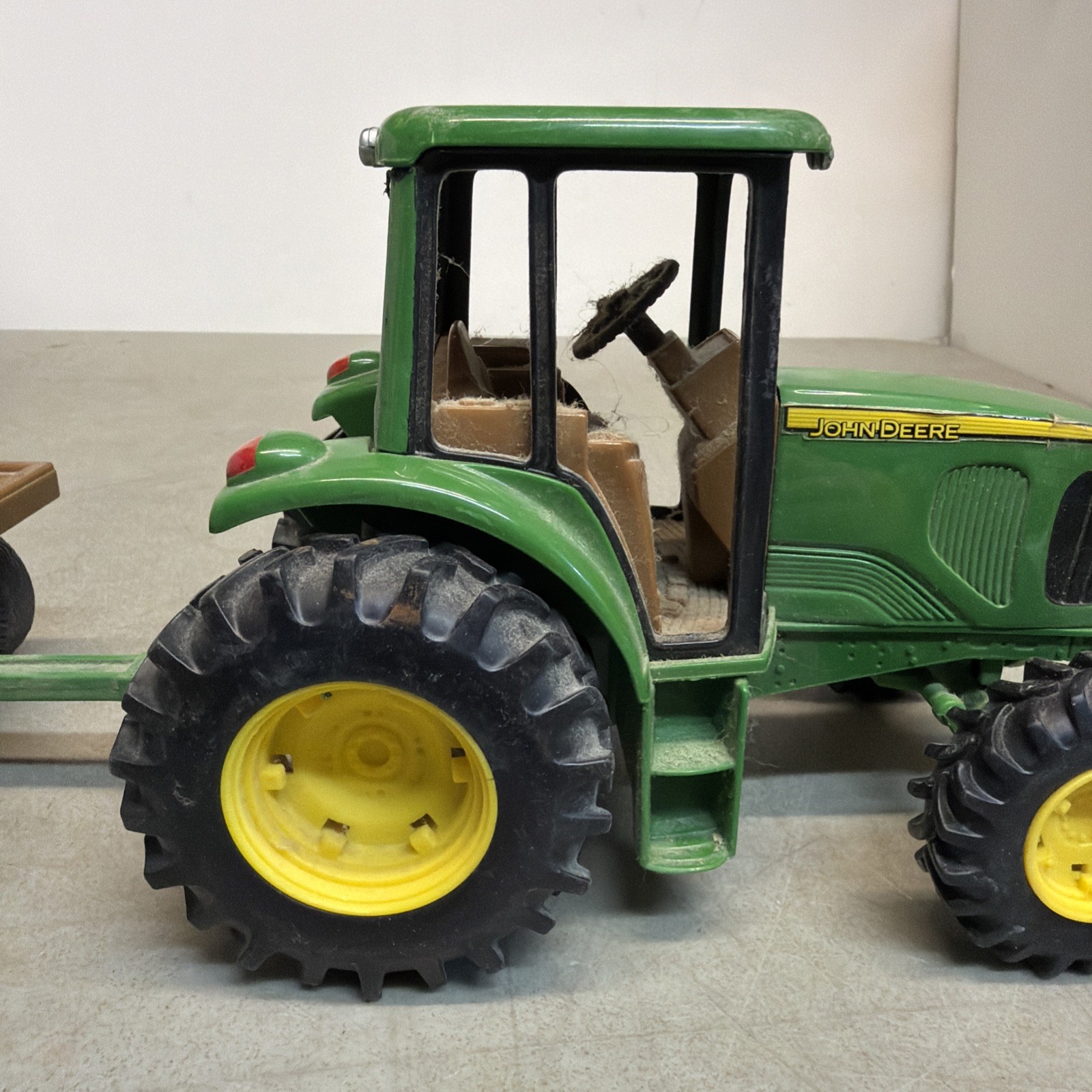 ERTL John Deere Tractor & Trailer 1759 Die Cast / Plastic
