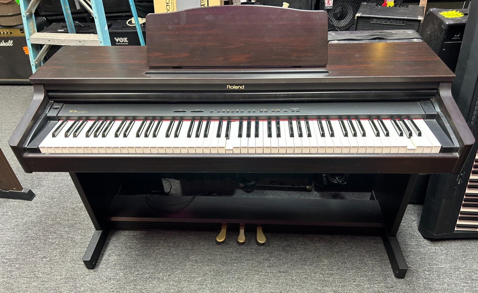 Roland HP236 Electric Piano (several keys need repair)