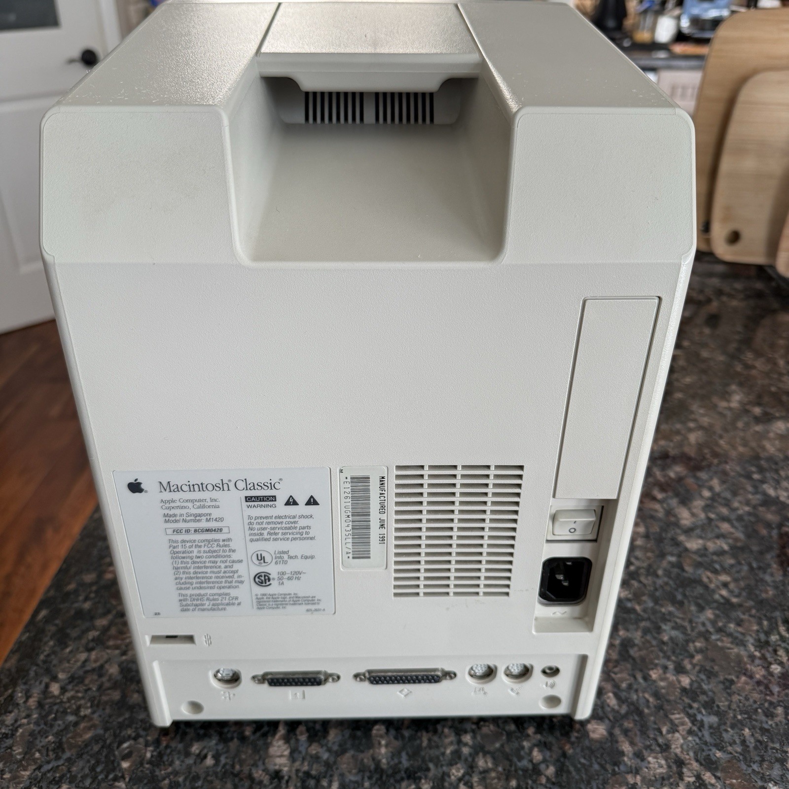 Apple Macintosh Classic 1990 Vintage Computer/Keyboard/Mouse Model M0420
