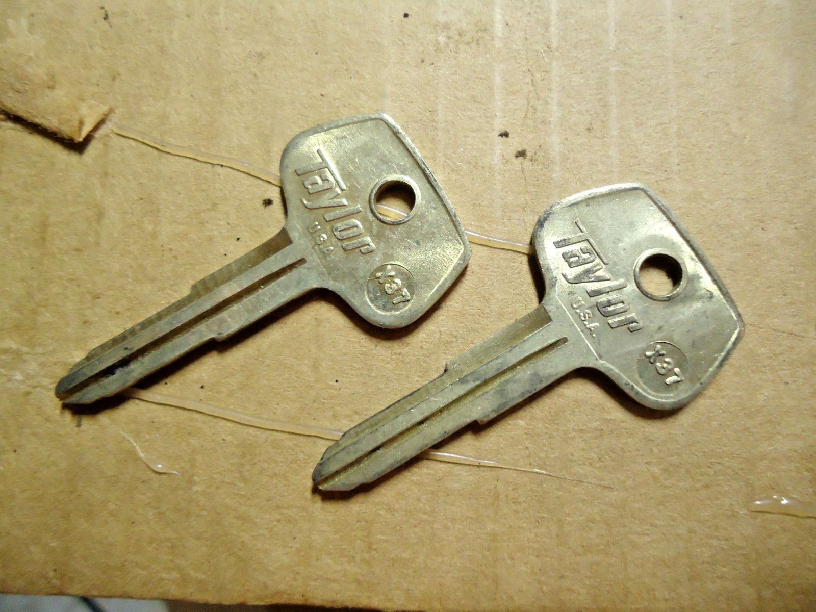 Lot Of 2 New Taylor X37 Key Blanks Toyota Corona 1981 to 1982 Ilco TR28 TA22  6