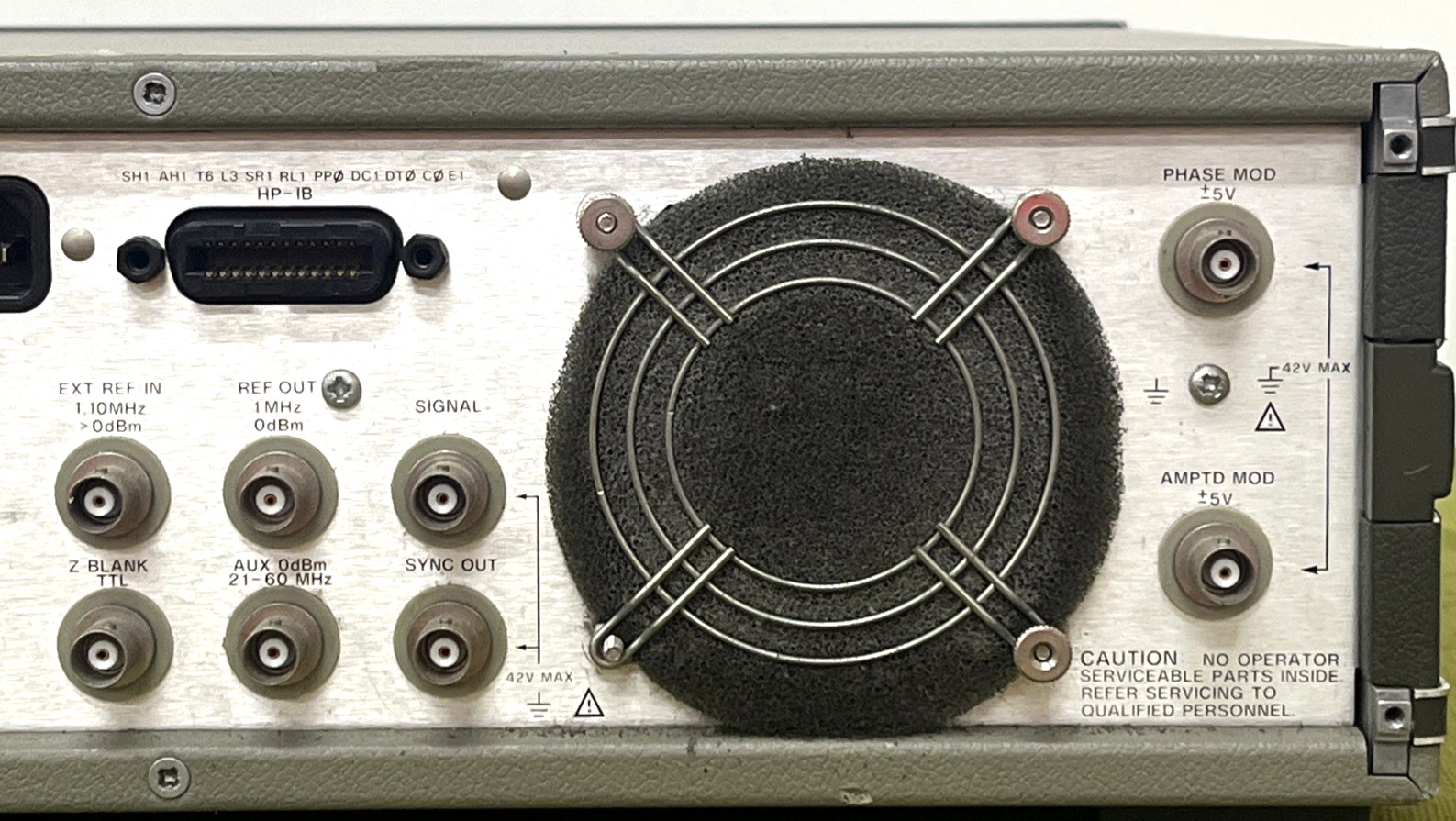 HP (HEWLETT PACKARD) 3325A Synthesizer / Function Generator