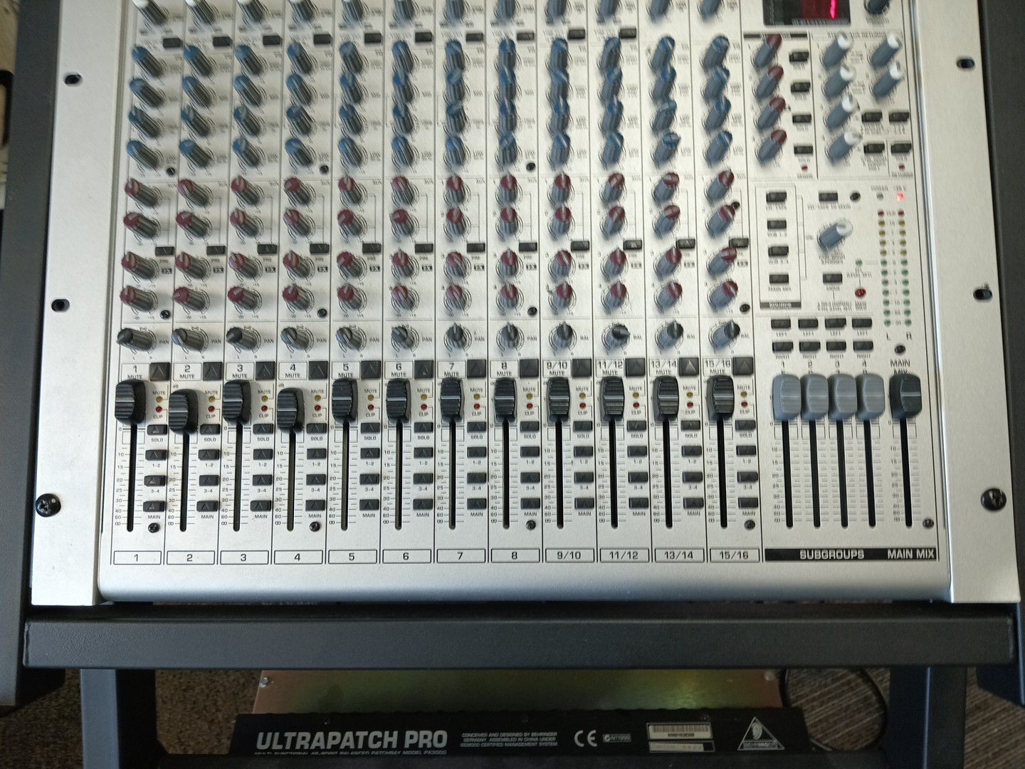Behringer UB2442FX-PRO Mixing Console