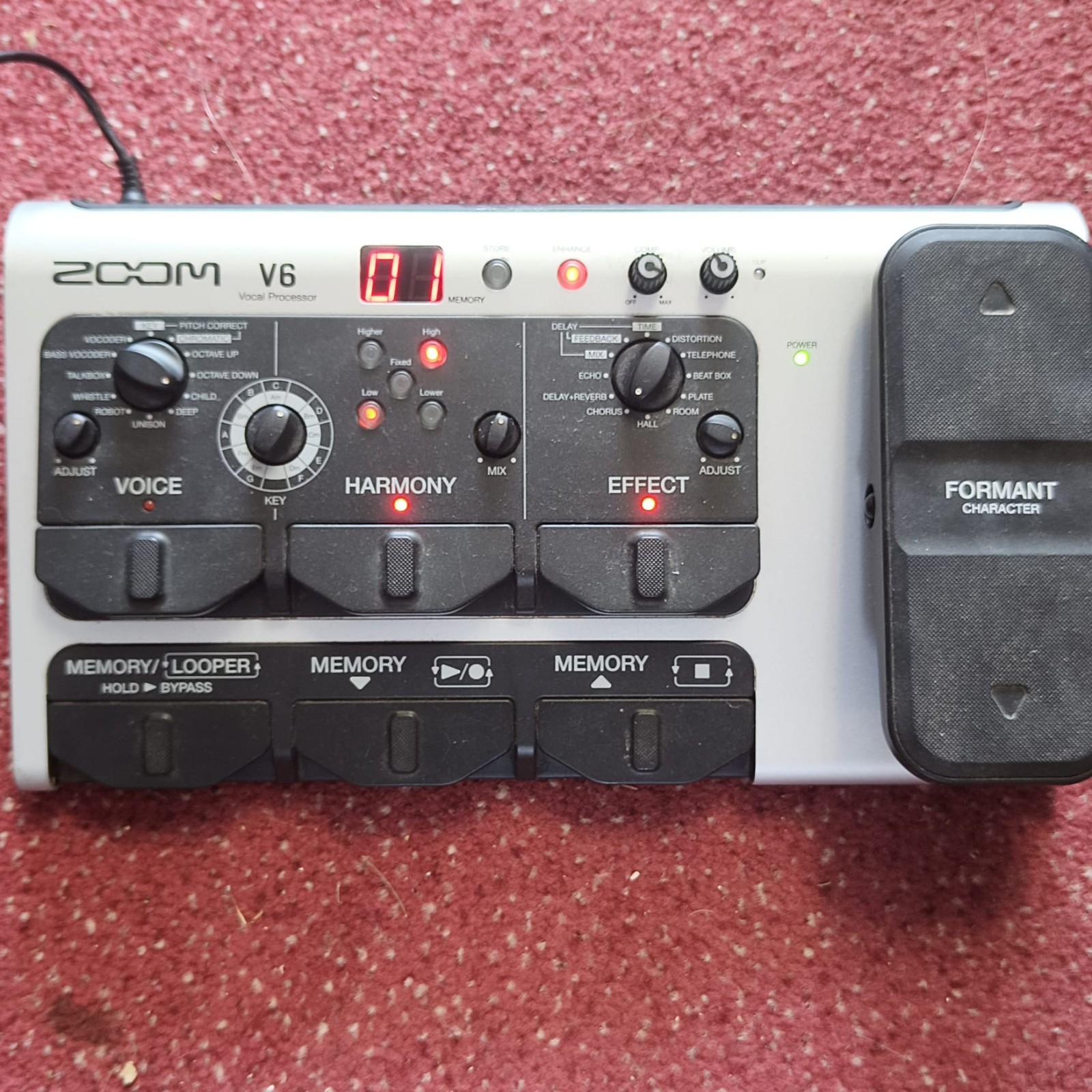 Zoom V6-SP Multi-Effects Vocal Processor Pedal Bundle, preowned US Seller