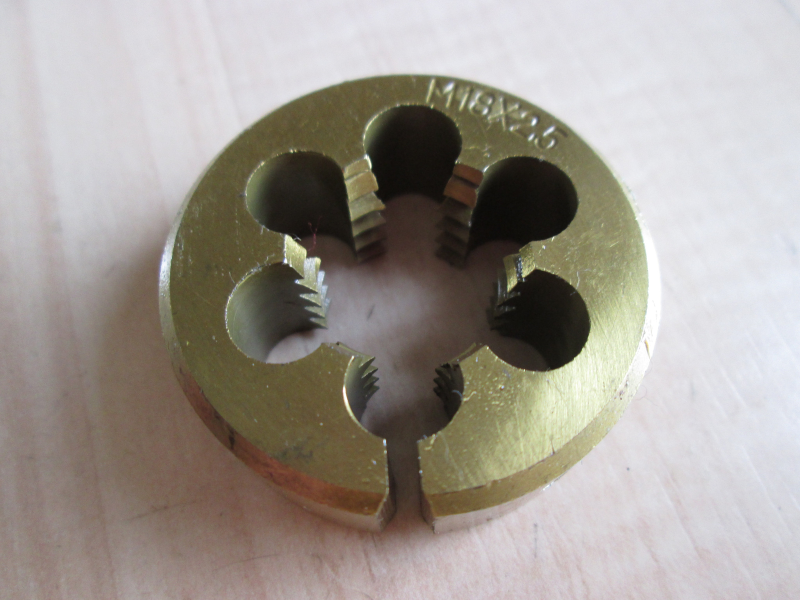 NEW M18 M18x2.5 Metric Die 1.5" Titanium Nitride Coated HSS Steel Slotted #T16BG