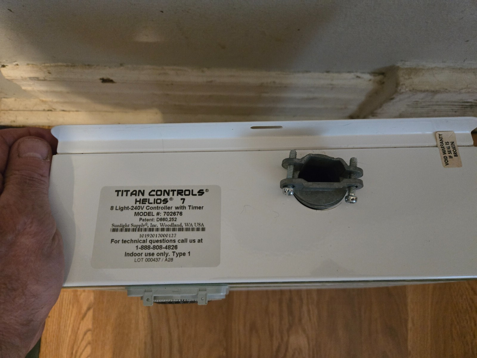 Titan Controls Helios 7 - 8 Light 240 Volt Controller w/ Timer