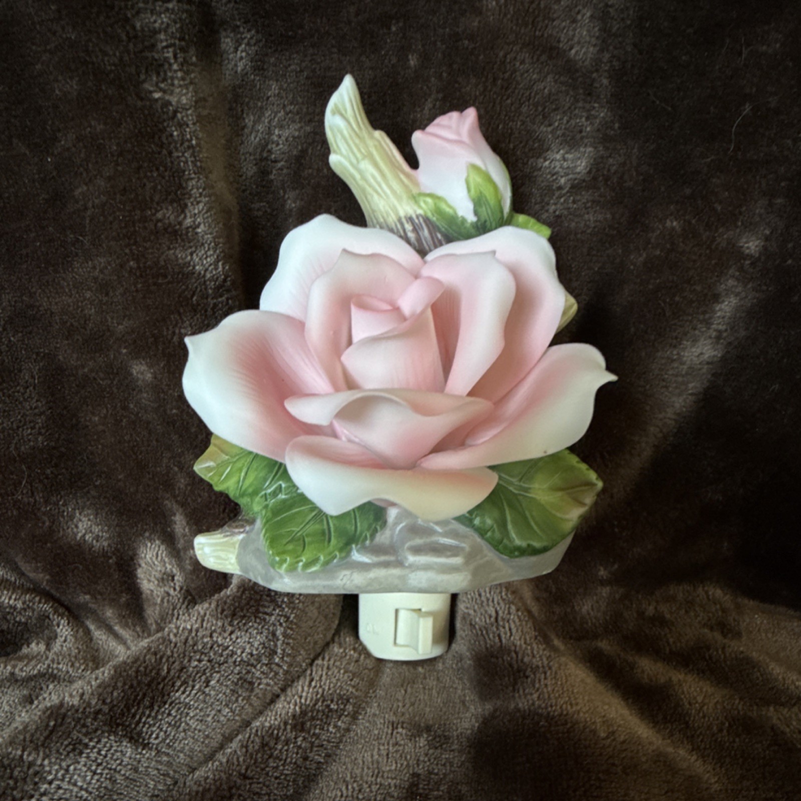 NIB Ceramic Pink Rose Night Light Plug-In With Lamp