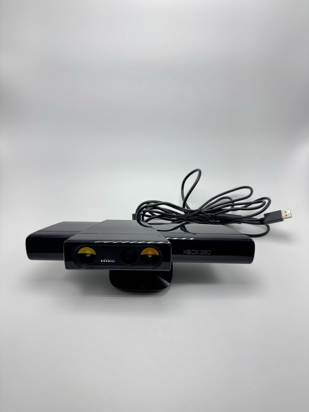 Xbox 360 Slim 4GB CIB Bundle — Kinect 3 Controllers Mic Media remote 4 Games Etc
