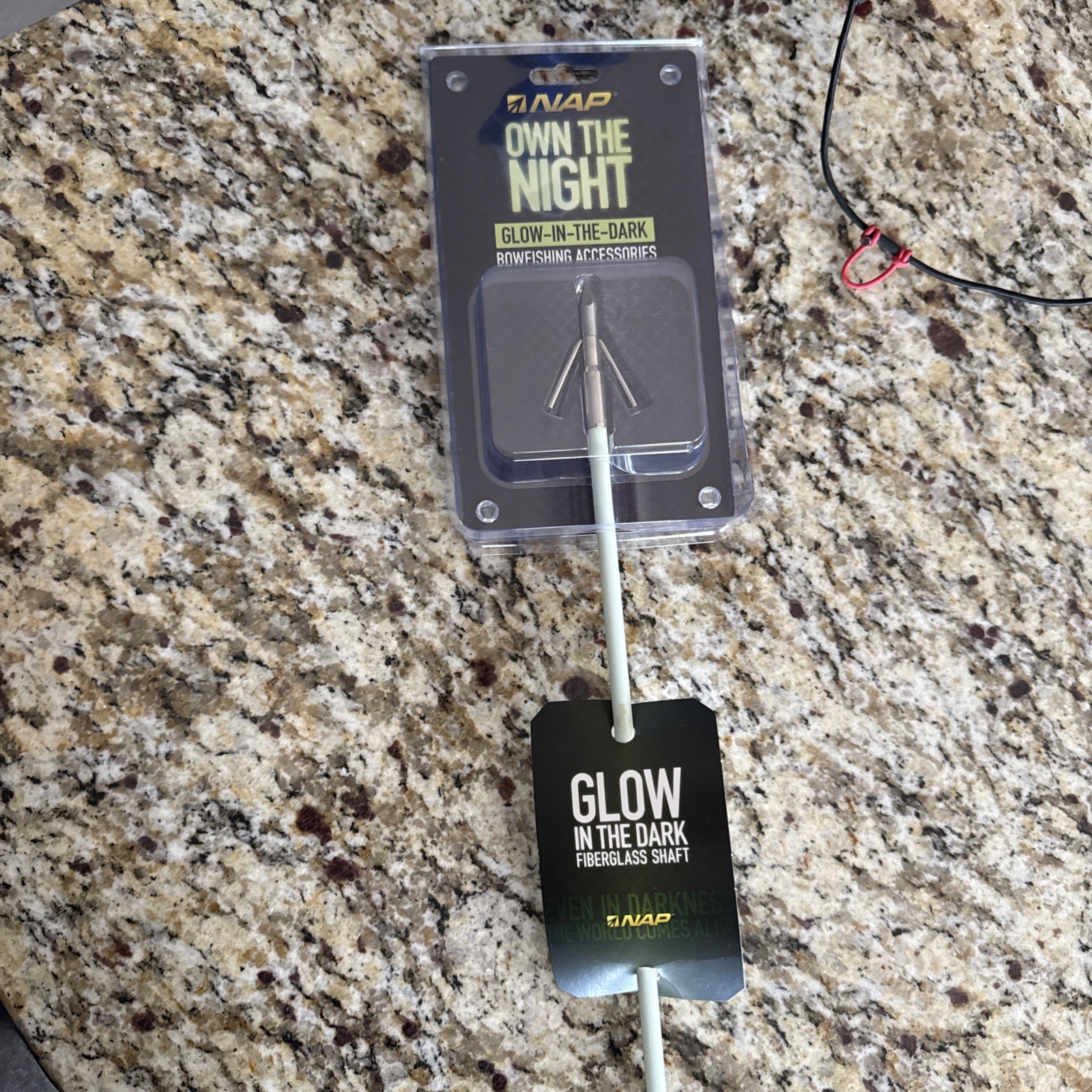 60-877 Own The Night Bow fishing Arrow Glow In The Dark Shaft With Broadhead
