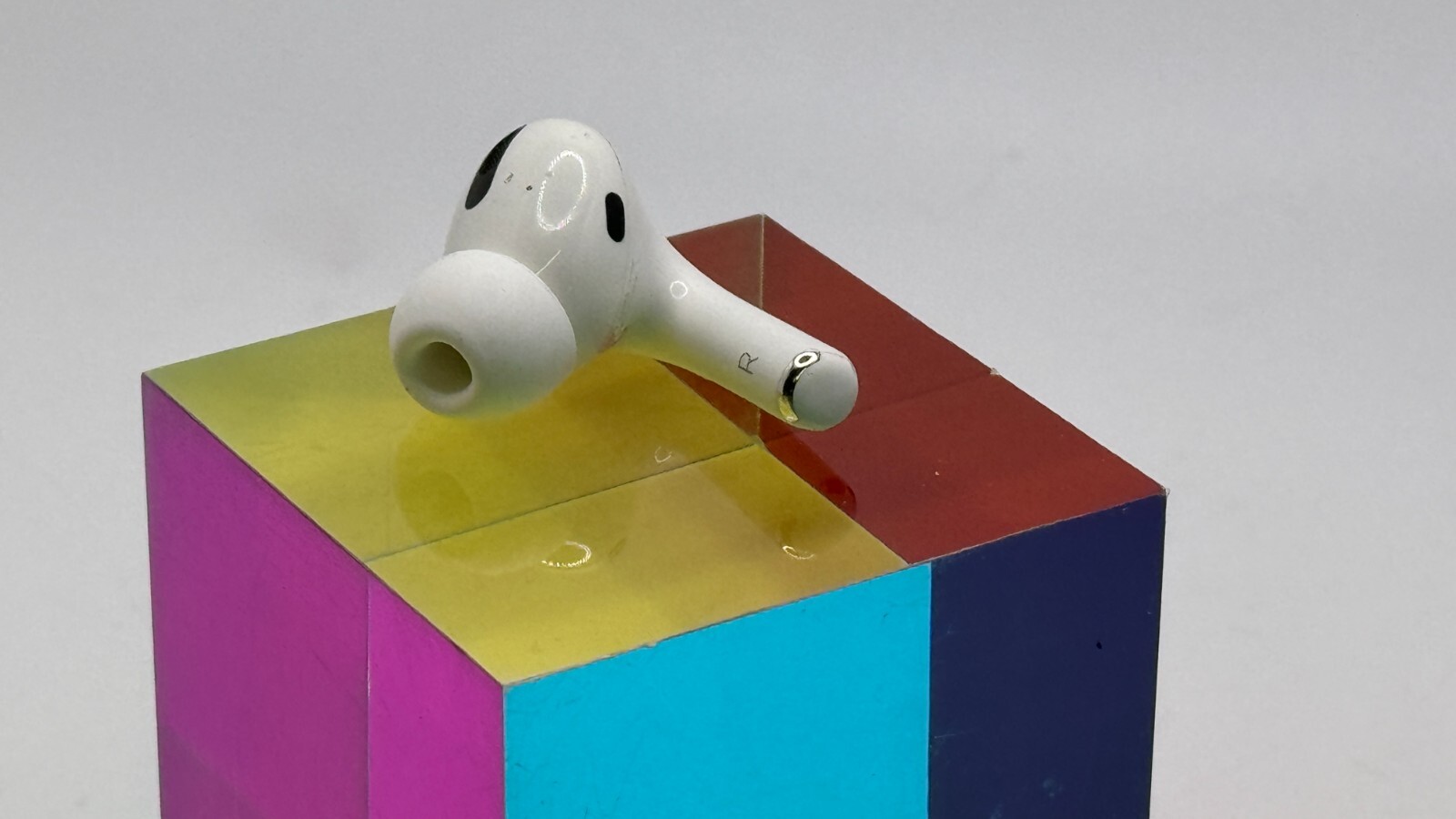 Apple AirPods Pro 1st Generation Replacement Earbud (Right Ear Only) A2083 OEM
