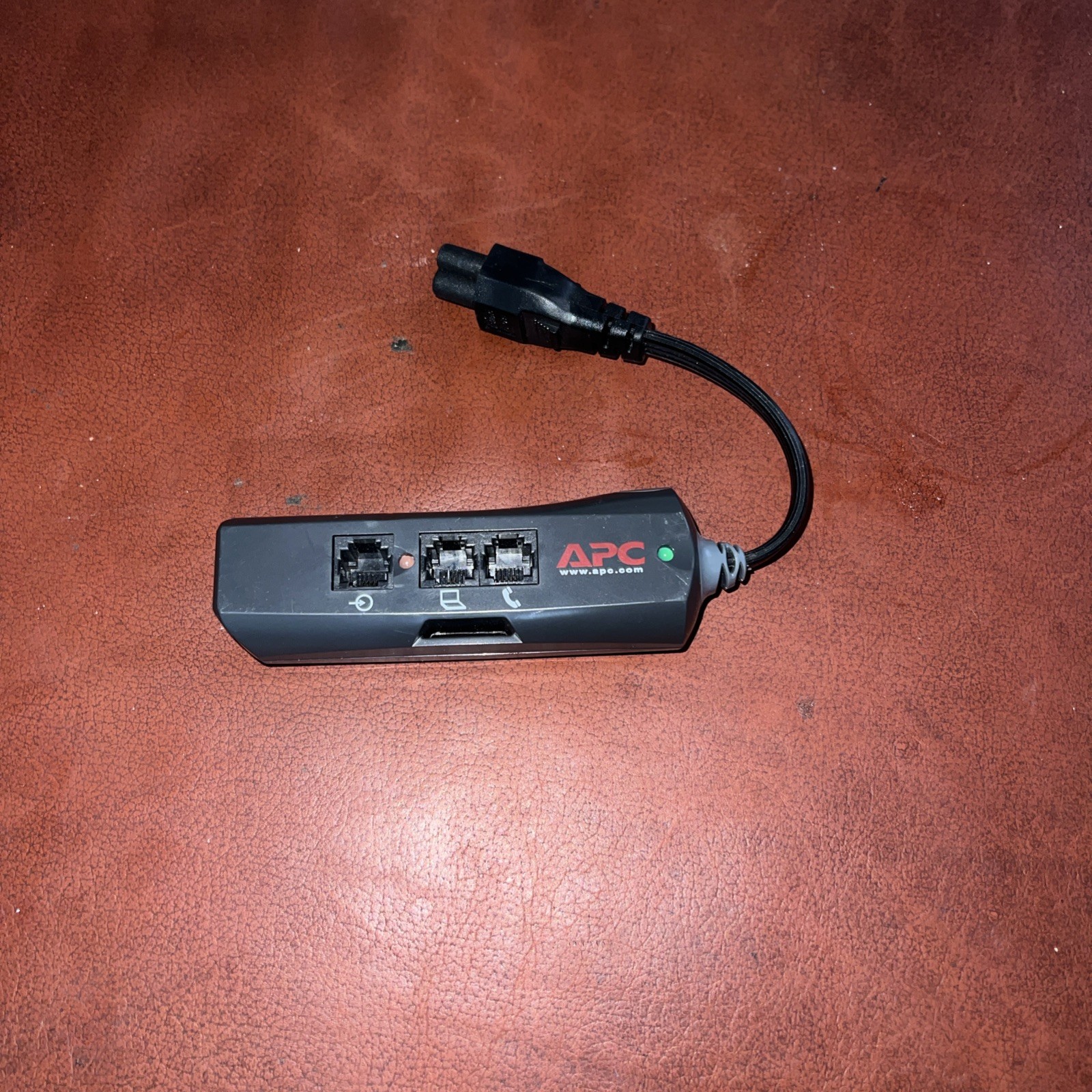 APC PNOTEPRO3 Mobile Surge Protector 2.5 Amps See Descrip