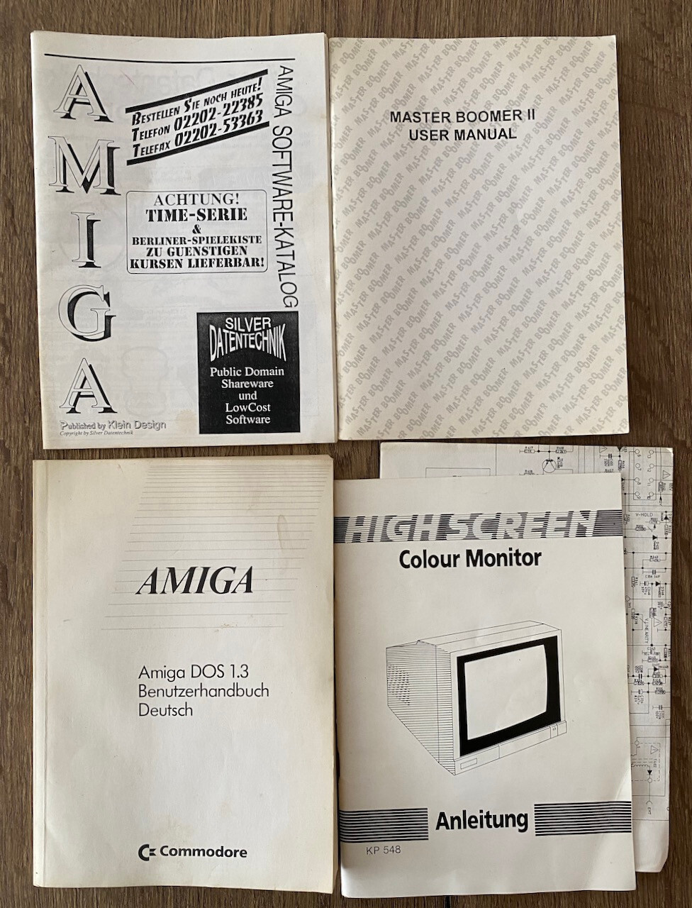 Amiga / Assortment Books and 12 Original Floppy Disks