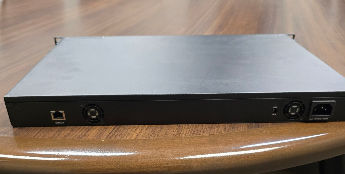 Ubiquiti Networks (ES-48-LITE) Rack-Mountable Network Device