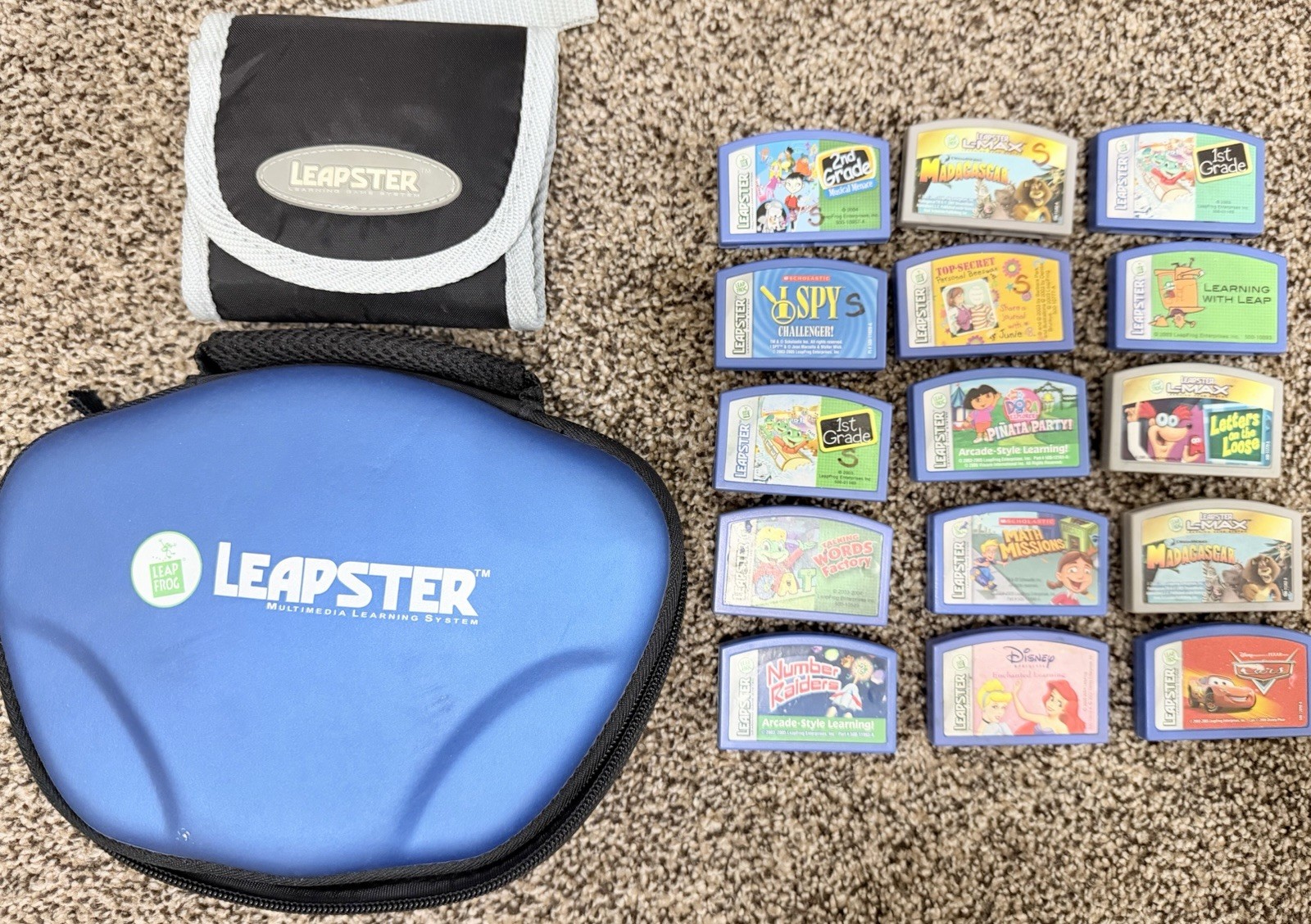 Leapster Game Cartridges Lot of 15 + 2 Cases Disney, Dora, Learning Games