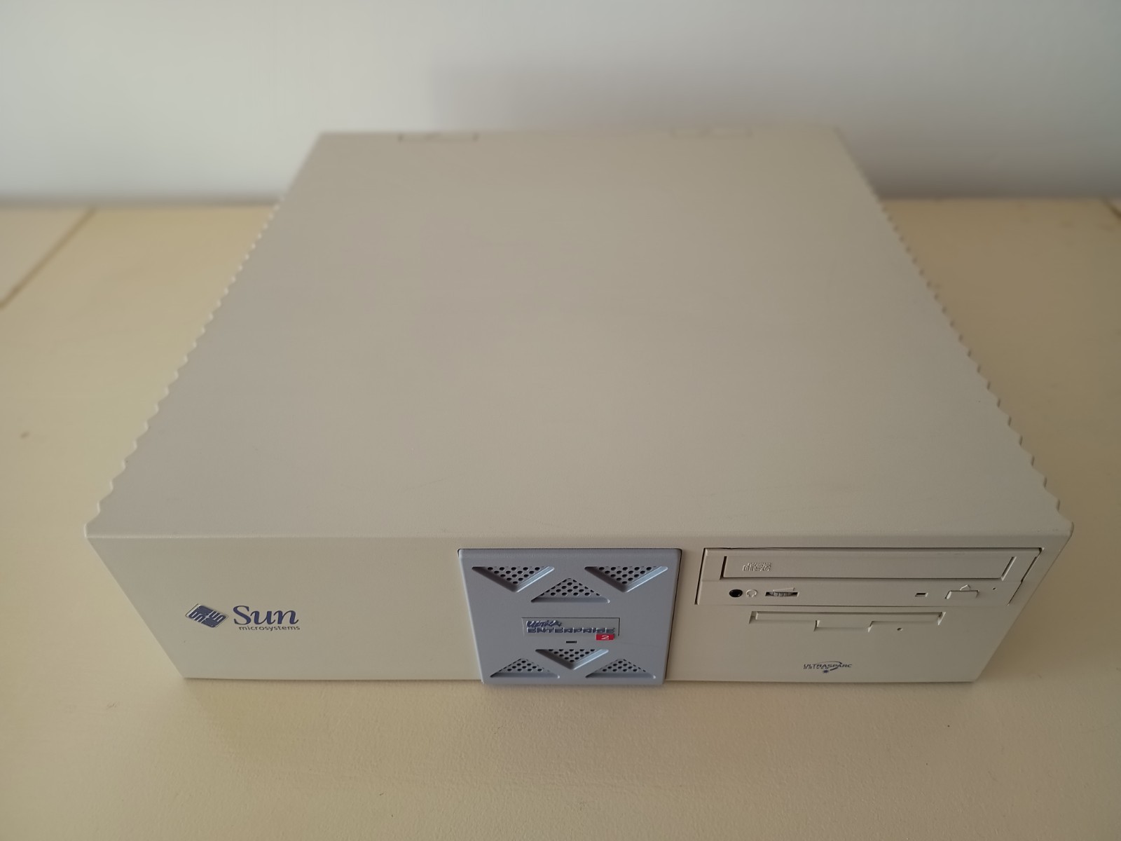 Sun Ultra 2 Enterprise Dual UltraSPARC II 1280MB RAM 9x Ethernet Like New