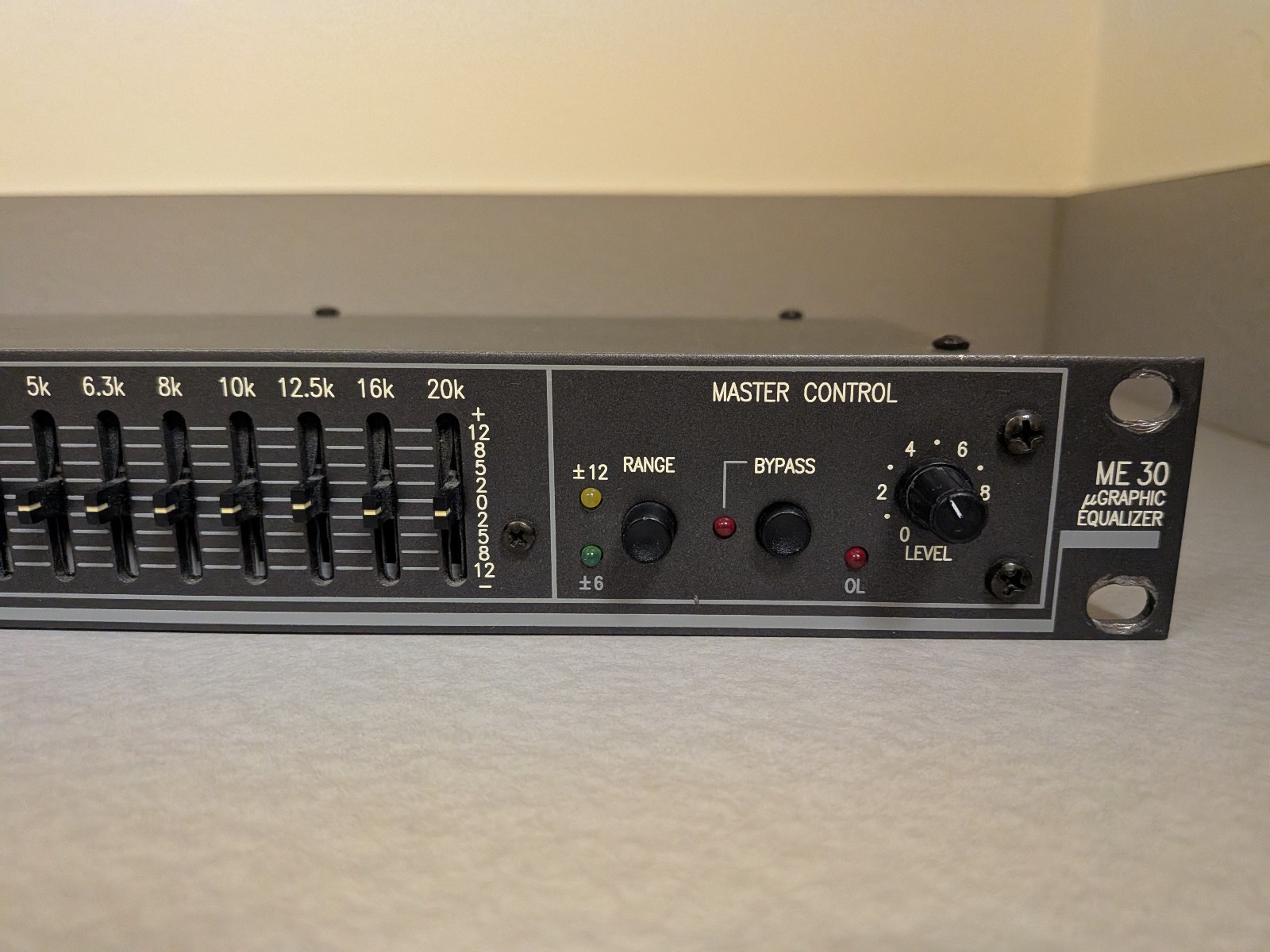 Rane ME30 Rack Mountable Graphic Equalizer EQ Missing One Knob