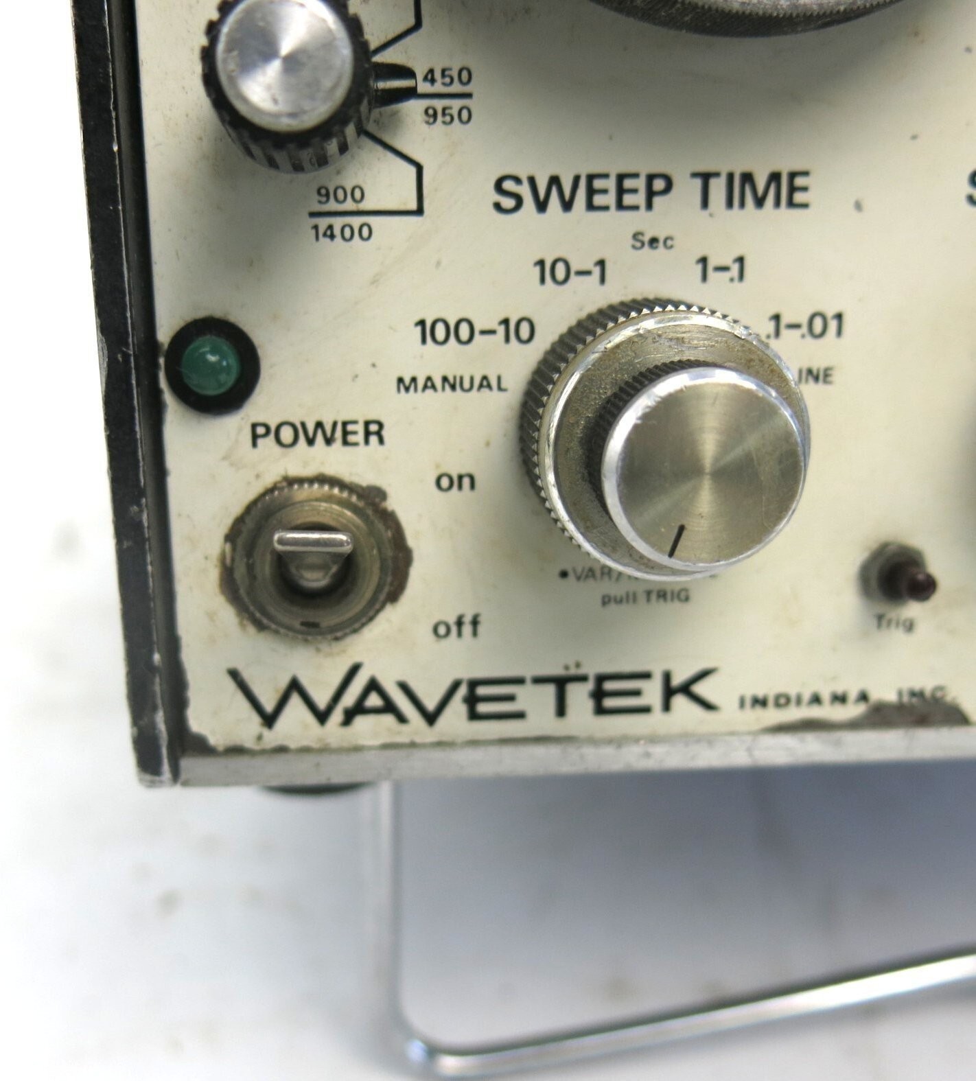 WAVETEK VINTAGE MODEL 2000 SWEEP SIGNAL GENERATOR MADE IN USA Powers On