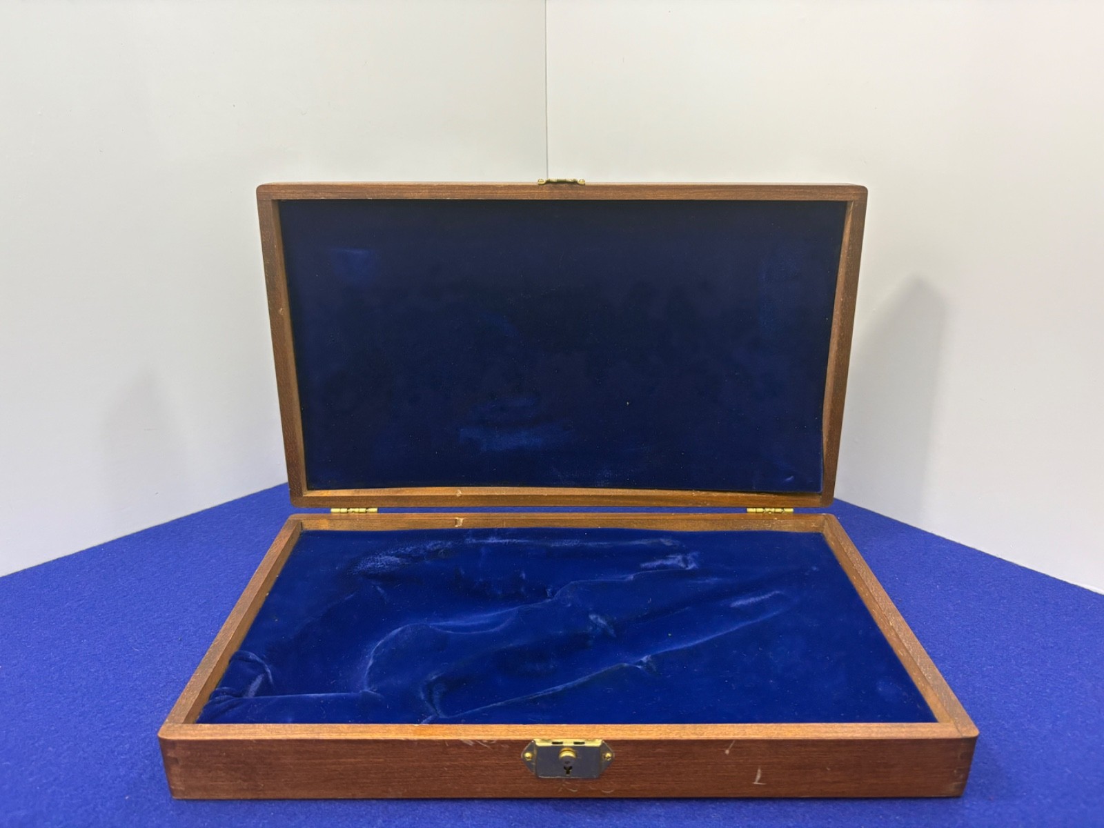 Smith & Wesson Texas Ranger Commemorative Case Model 19 & Bowie Knife Display